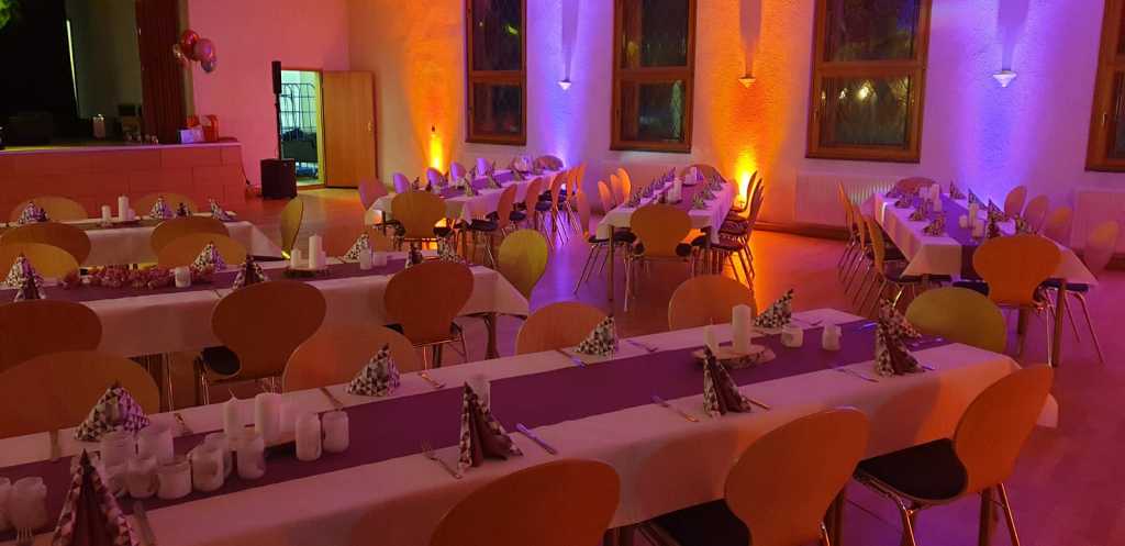 Beleuchtung des Saal mit Blick auf Bühne